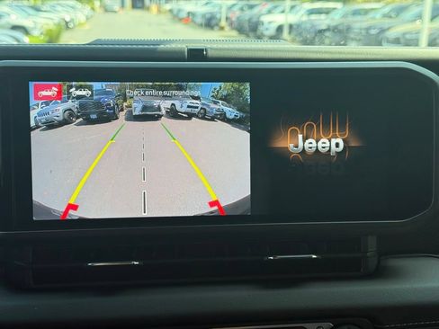 Used 2025 Jeep Wrangler Unlimited Rubicon AWD/4WD image 29