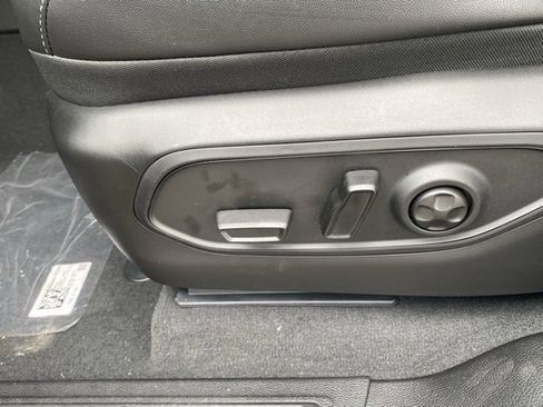 New 2025 Jeep Grand Cherokee L Altitude image 16