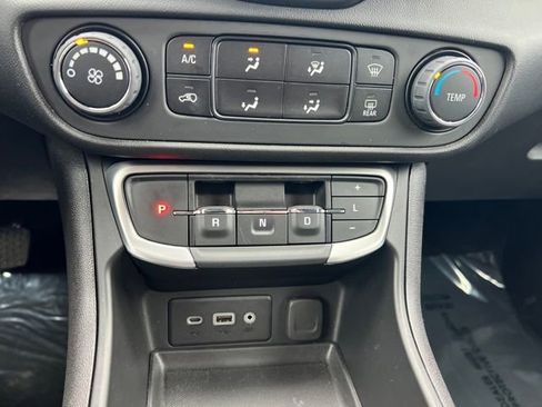 Used 2024 GMC Terrain SLE image 20