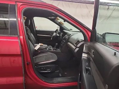 Used 2018 Ford Explorer XLT w/ XLT Appearance Package AWD/4WD image 10