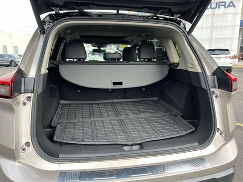 Used 2025 Nissan Rogue SL w/ SL Premium Package image 24