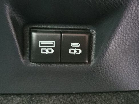 Used 2025 Toyota Camry SE w/ Convenience Package FWD image 26