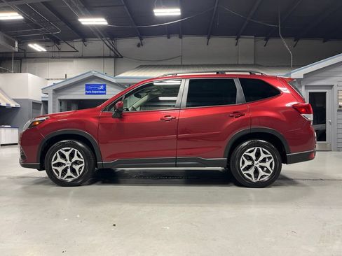 Used 2023 Subaru Forester Premium AWD/4WD image 6