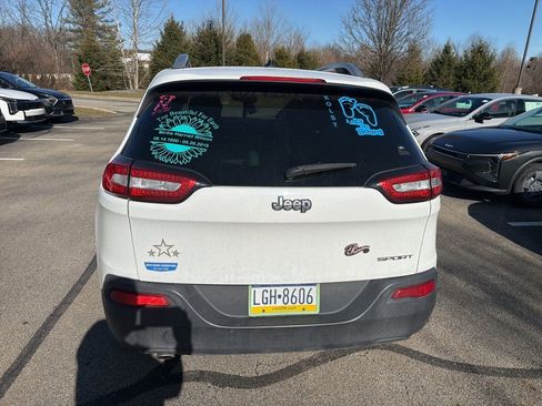 Used 2015 Jeep Cherokee Sport image 5