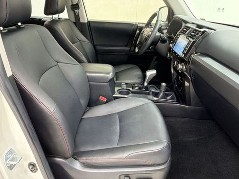 Used 2022 Toyota 4Runner TRD Off-Road Premium AWD/4WD image 26