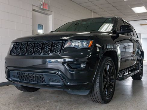 Used 2018 Jeep Grand Cherokee Altitude AWD/4WD image 22