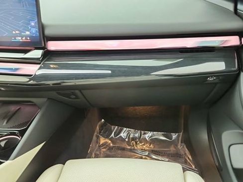 Used 2025 BMW i5 xDrive40 w/ Premium Package image 36