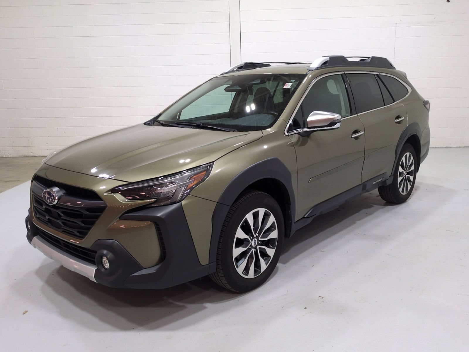 Certified 2023 Subaru Outback Touring AWD/4WD image 7