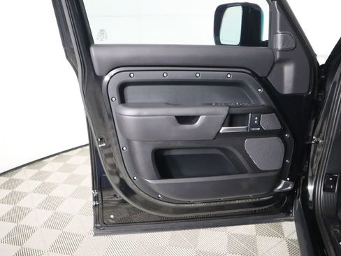 Used 2023 Land Rover Defender 110 V8 image 25