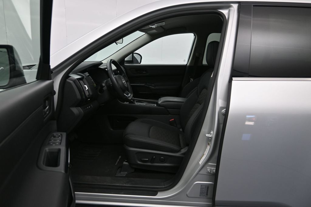 Used 2025 Nissan Pathfinder SV FWD image 20