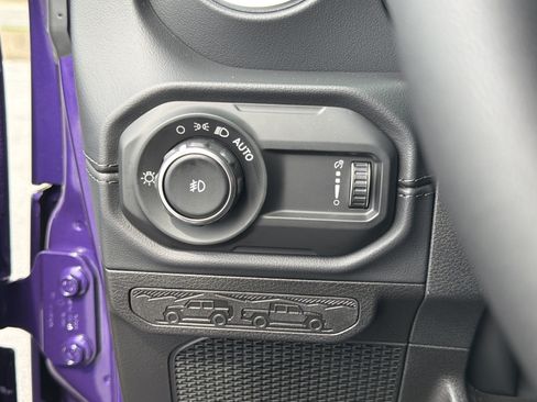 New 2026 Jeep Wrangler Unlimited Sahara AWD/4WD image 37