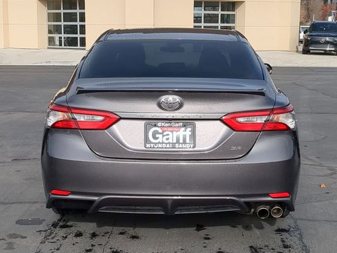 Used 2018 Toyota Camry SE image 5