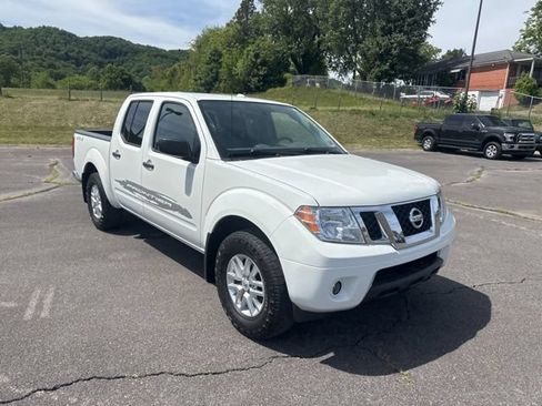 Used 2017 Nissan Frontier SV AWD/4WD image 2