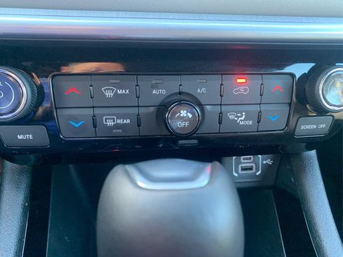 Used 2026 Jeep Compass Limited AWD/4WD image 30