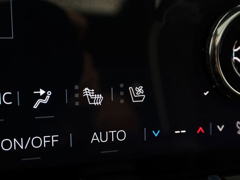 Used 2026 GMC Yukon XL AT4 Ultimate w/ LPO, Illumination Package AWD/4WD image 26