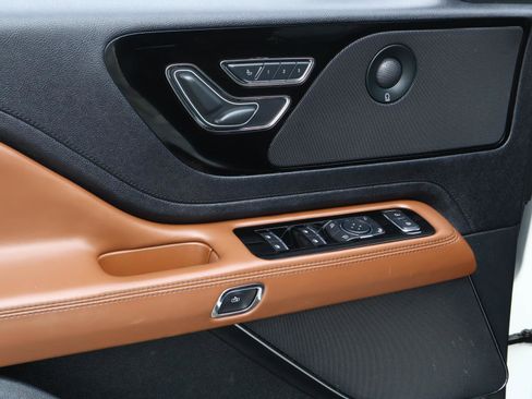 Used 2022 Lincoln Aviator Reserve w/ Elements Package Plus image 17