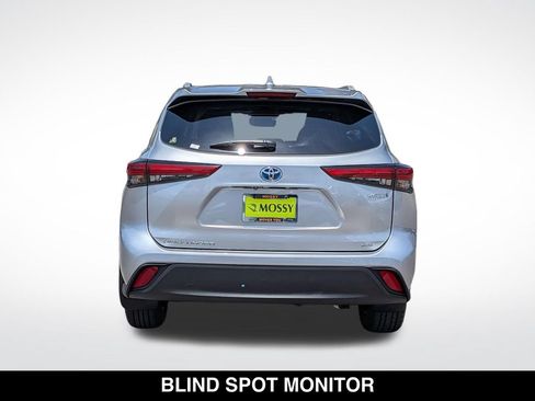 Used 2022 Toyota Highlander XLE AWD/4WD image 9