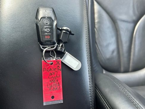 Used 2017 Lincoln MKX Reserve image 54