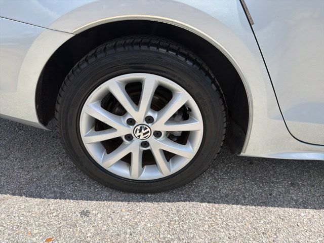 Used 2015 Volkswagen Jetta SE FWD image 24