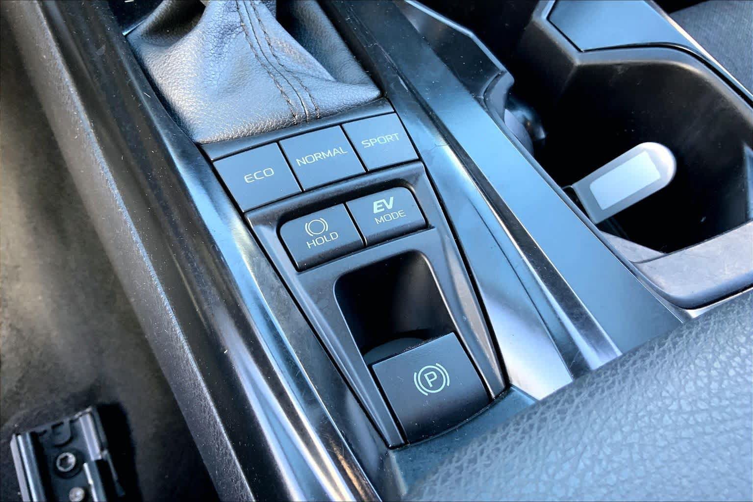 Used 2025 Toyota Camry LE FWD image 33