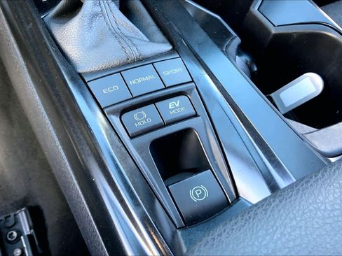 Used 2025 Toyota Camry LE FWD image 33