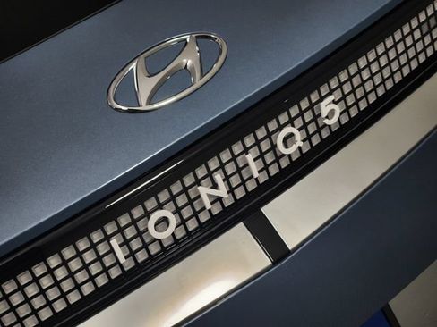 Certified 2024 Hyundai Ioniq 5 Limited AWD/4WD image 9