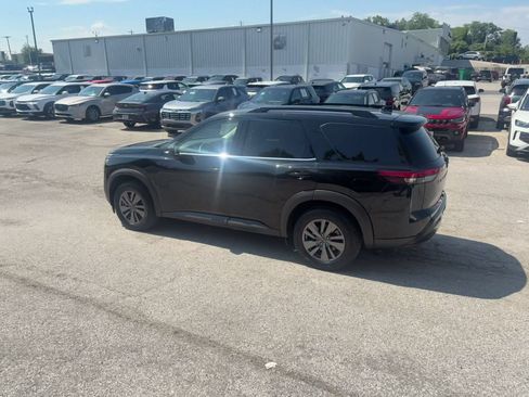 Used 2026 Nissan Pathfinder SV FWD image 8