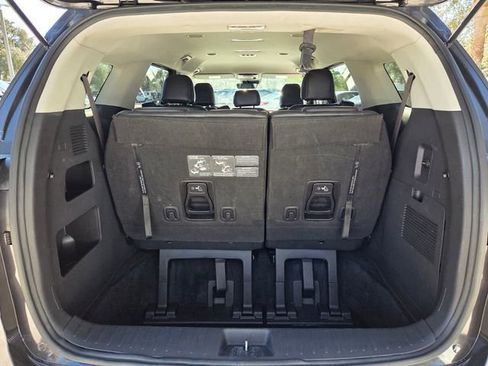 Used 2022 Kia Carnival LX image 9