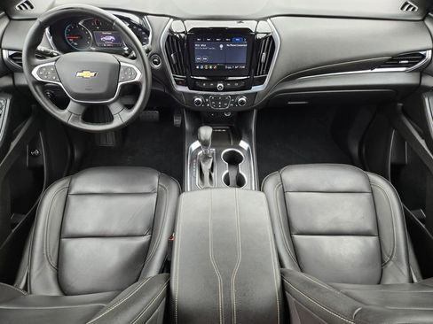 Used 2023 Chevrolet Traverse LT w/ Rear Camera Mirror Package image 3