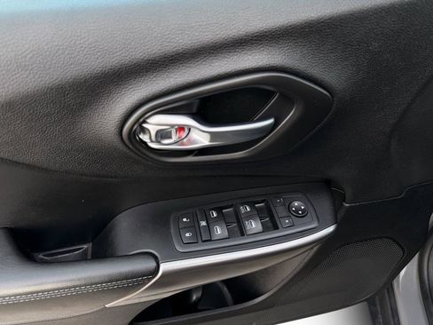 Used 2020 Jeep Cherokee Latitude Plus image 14