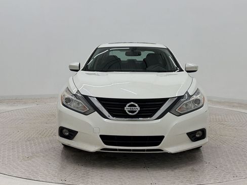 Used 2017 Nissan Altima 2.5 SV w/ Convenience Package FWD image 6