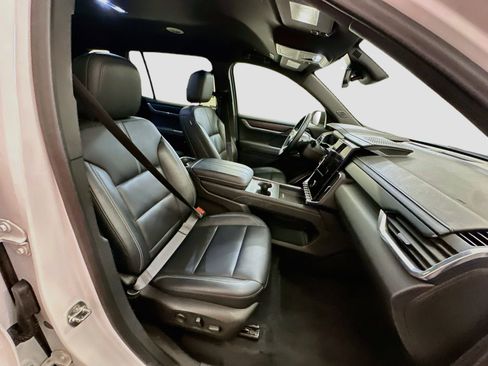 Used 2024 GMC Acadia Elevation AWD/4WD image 34