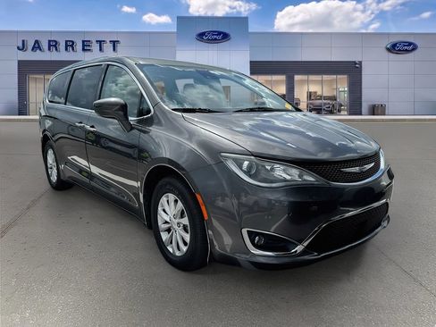 Used 2019 Chrysler Pacifica Touring Plus w/ Advanced Safetytec Group FWD image 1