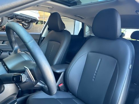 Used 2025 Hyundai Kona Limited image 21