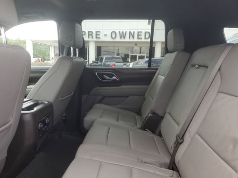 Used 2022 Chevrolet Suburban LT RWD image 12