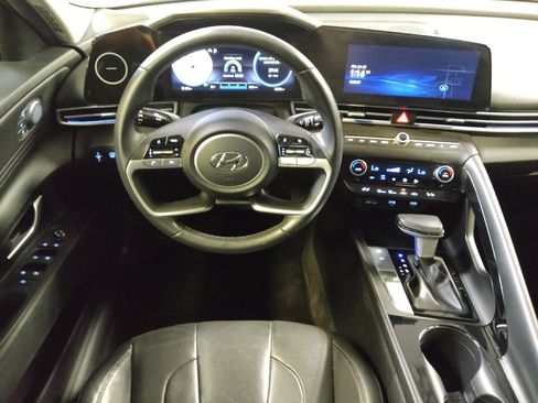 Used 2023 Hyundai Elantra Limited w/ Preferred Accessory Package FWD image 22