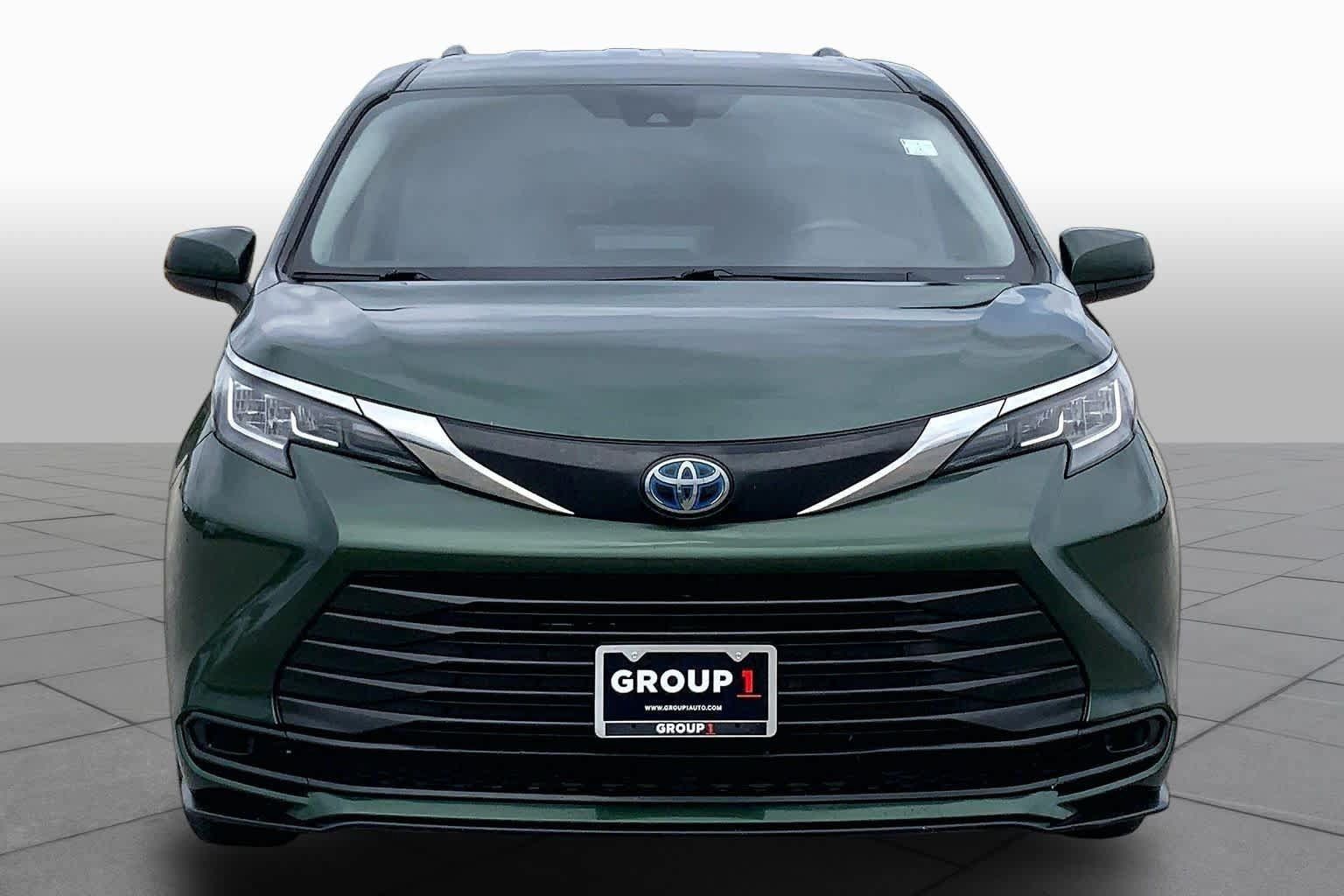 Used 2022 Toyota Sienna LE FWD image 3
