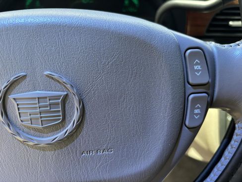 Used 2002 Cadillac De Ville Sedan w/ Comfort/Convenience Pkg image 27