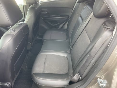 Used 2022 Chevrolet Trax LT w/ Sport Edition image 24