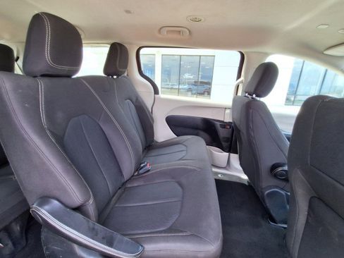 Used 2020 Chrysler Voyager L FWD image 16
