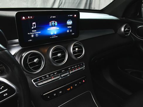 Used 2021 Mercedes-Benz GLC 300 4MATIC image 38