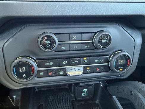 New 2025 Ford Bronco Badlands image 11