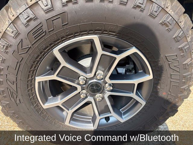 Used 2025 Jeep Gladiator Mojave AWD/4WD image 16