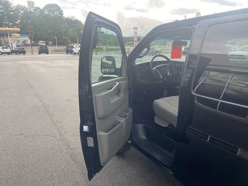 Used 2016 Chevrolet Express 3500 LT w/ LT Preferred Equipment Group image 7