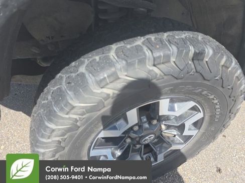 Used 2017 Toyota Tacoma TRD Off-Road image 12