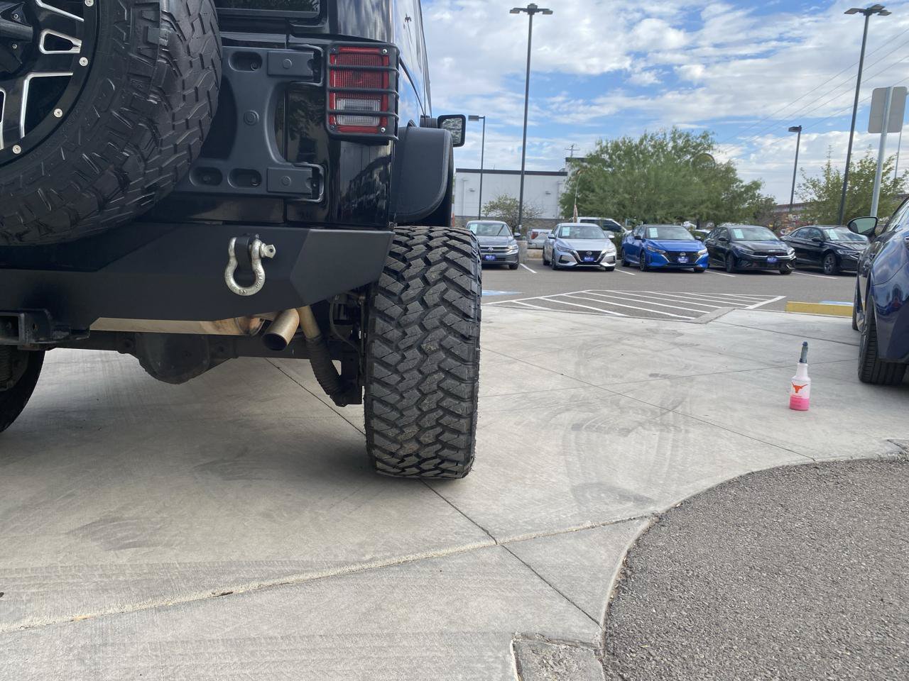 Used 2017 Jeep Wrangler Unlimited Sahara w/ Connectivity Group AWD/4WD image 4
