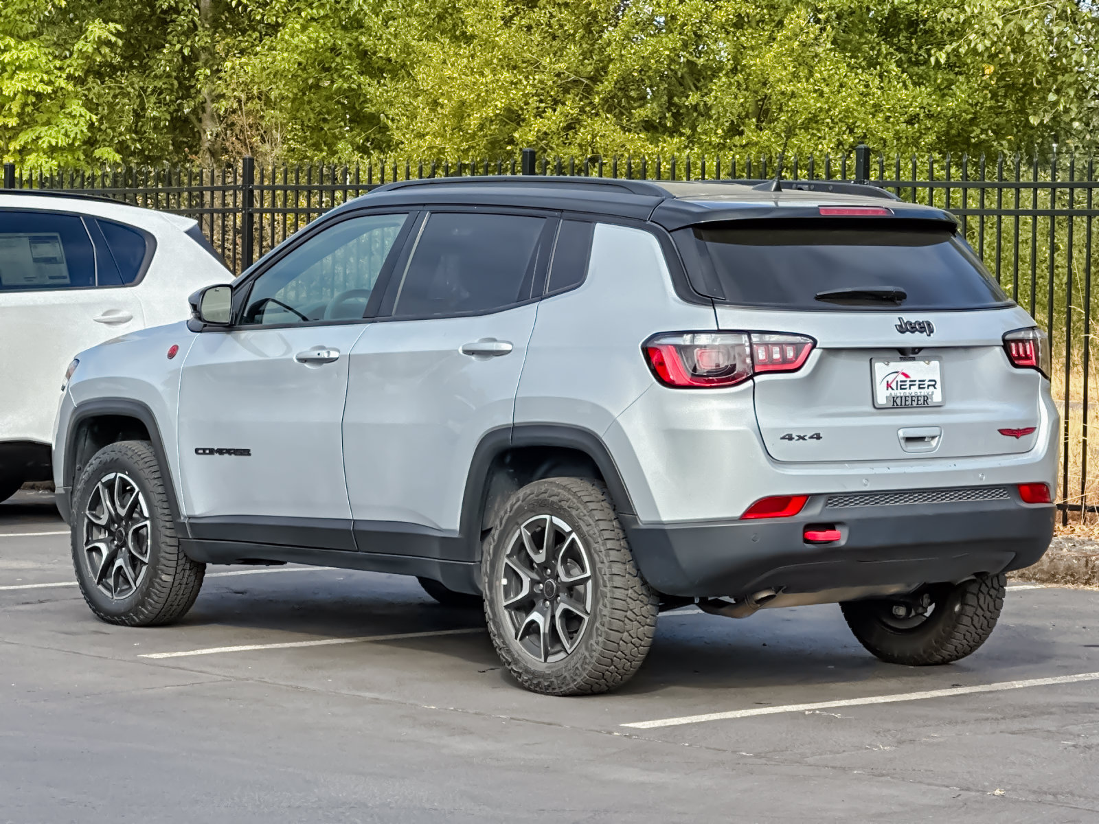 Used 2025 Jeep Compass Trailhawk AWD/4WD image 5