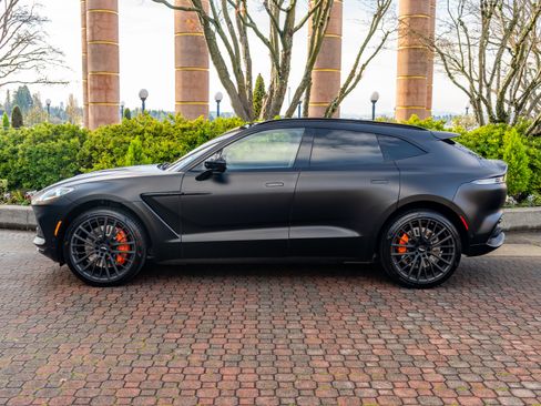 Used 2022 Aston Martin DBX image 44