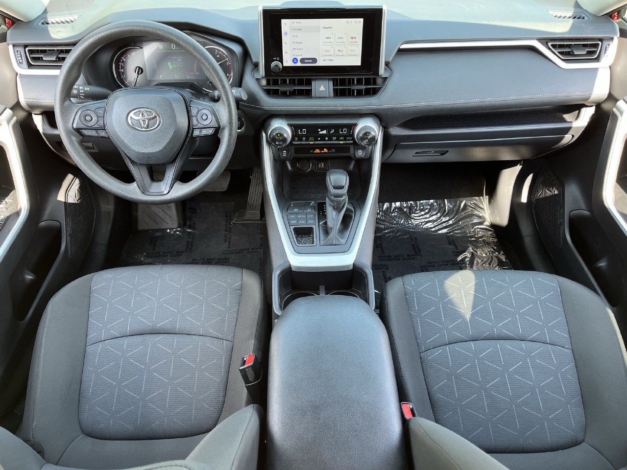 Used 2025 Toyota RAV4 XLE AWD/4WD image 9
