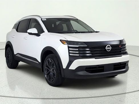 Used 2025 Nissan Kicks SR AWD/4WD image 1